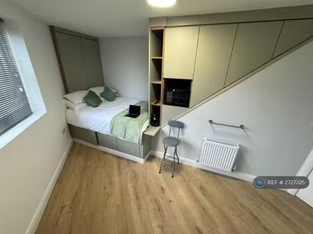 Cozy 4 BA 1 bedroom house share for rent in Back Darwin Street.