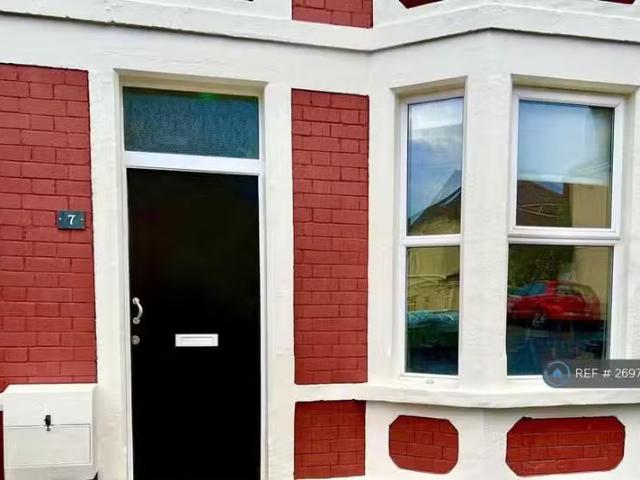 Unique 4 BA 6 bedroom semi detached house for rent in Paultow.