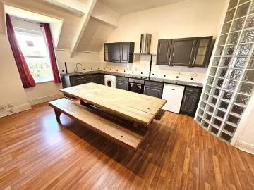 Nice 4 bedroom apartment for rent in St Johns Road, Clifton, B.