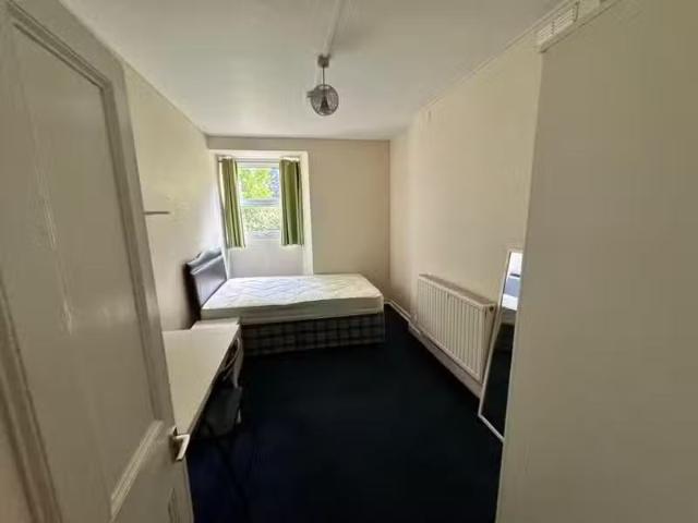 Just in! 4 bedroom flat for rent in Pembroke Road, Bristol, BS8