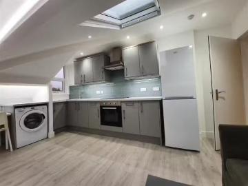 For Rent! 4 bedroom house for rent in St. Johns Road, Clifton.