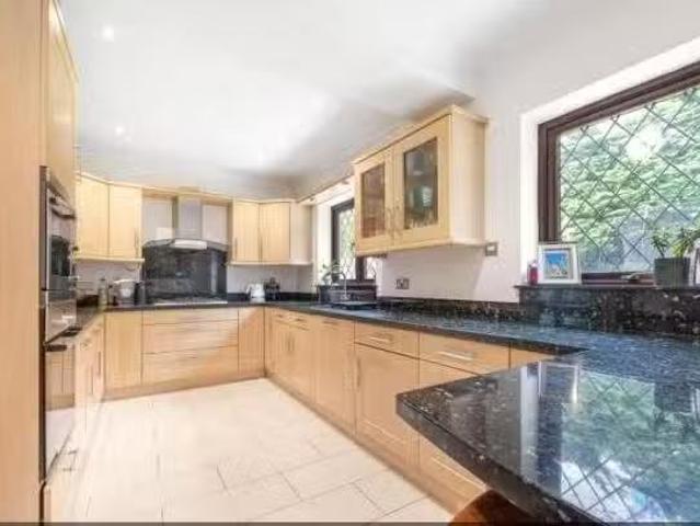 New 4 bedroom property to let in The Gardens, Beckenham, BR3.