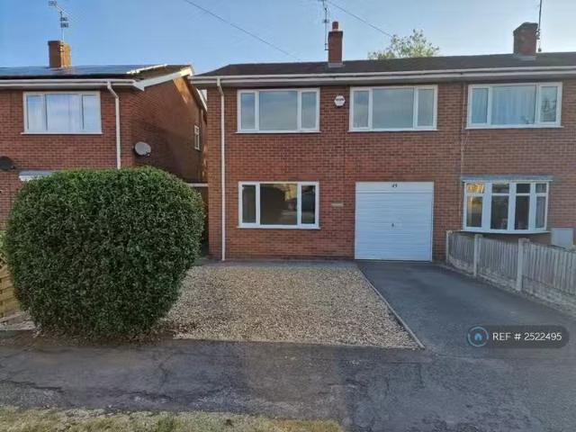 Charming 4 bedroom semi detached house for rent in Becketts La.