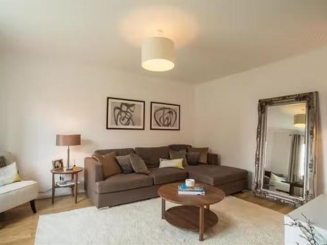 Charming 4 bedroom semi detached house for rent in Cromwell Ro.