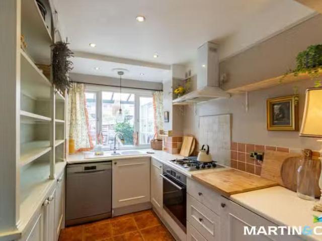 Deal! 4 bedroom semi detached house for rent in Worlds End Lan.