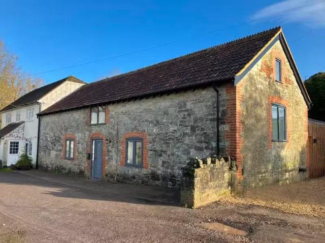 Unique 4 bedroom semi detached house for rent in 26 Sherringto.
