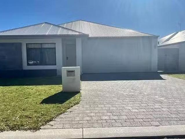 Deal! 4 BR 3 Quartz Way, Henley Brook, WA 6055