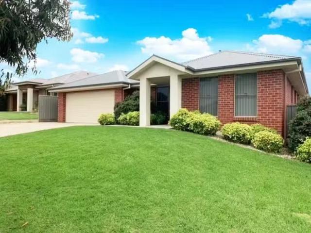 New 4 BR 111 Honeyeater Circuit, THURGOONA House for rent Lis.
