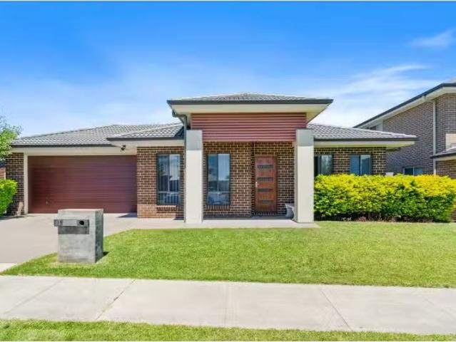 New 4 BR 11 Willmington Loop, Oran Park House for rent Listed.