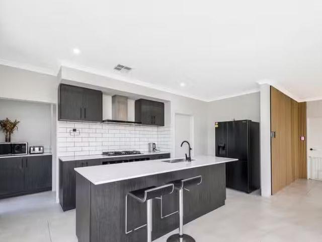 For Rent! 4 BR 12 Chevalier Way, ALKIMOS, WA 6038 House for.