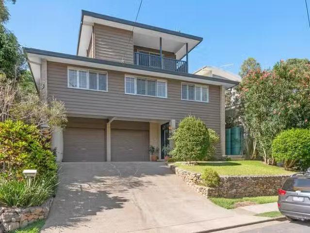 Charming 4 BR 12 Highland Terrace, St Lucia, QLD 4067