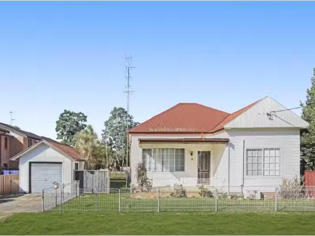 Rental! 4 BR 13 Woonona Parade, Woonona House for rent Listed.
