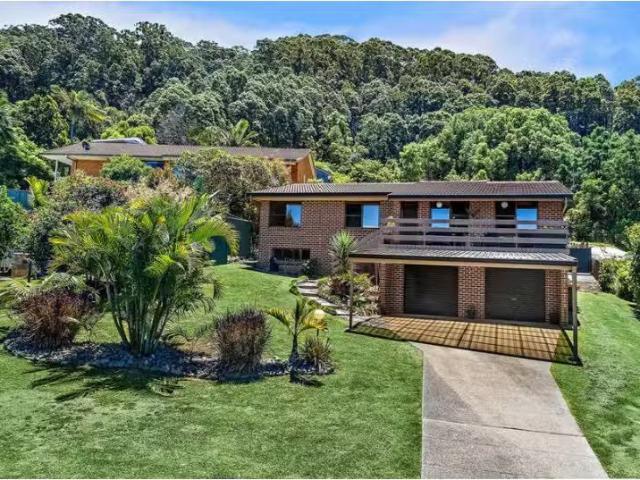 Unique 4 BR 144 Combine Street, COFFS HARBOUR House for rent.