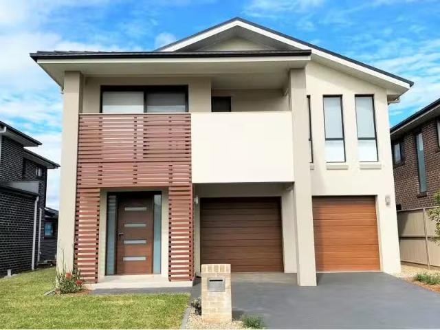 Just in! 4 BR 14 Wattle Street, SPRING FARM House for rent Li.