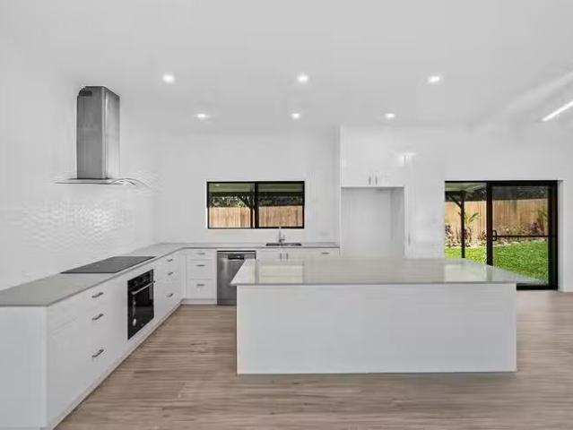 Nice 4 BR 15 Alexandra Street, Clifton Beach, QLD 4879