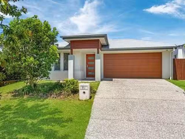 Charming 4 BR 15 Roebuck Street, Coomera, QLD 4209
