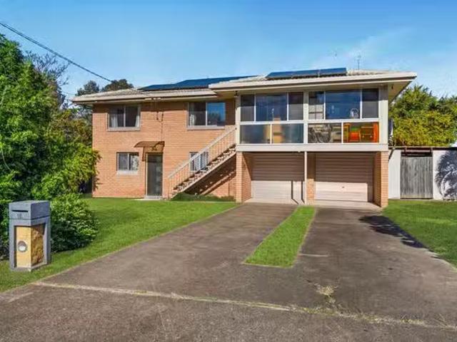 Cozy 4 BR 16 Cafferky Street, One Mile, QLD 4305