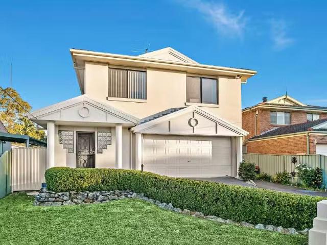 Just in! 4 BR 16 Carabella Road, Caringbah Townhouse for rent.