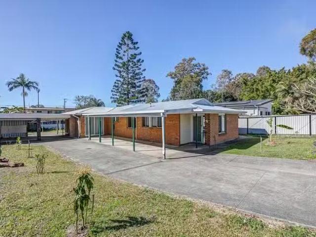 For Rent! 4 BR 16 Omalley Street, Loganlea, QLD 4131