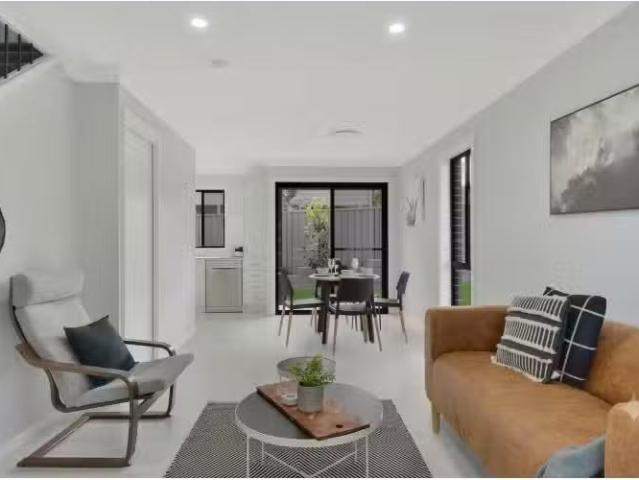 Nice 4 BR 1/74 Mamre Road, ST MARYS Townhouse for rent Listed.