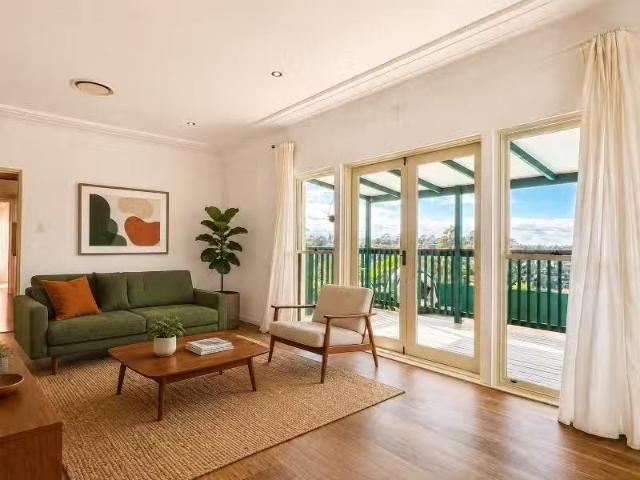 Deal! 4 BR 17 The Citadel, Castlecrag House for rent Listed b.