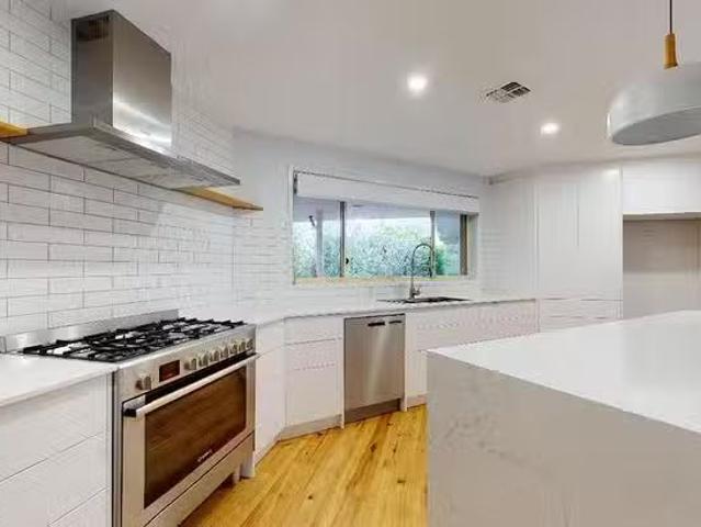 For Rent! 4 BR 18 Cotter Place, Jerrabomberra, NSW 2619