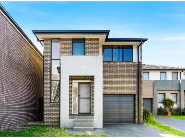 Nice 4 BR 18 Major Tomkins Parade, WERRINGTON House for rent.