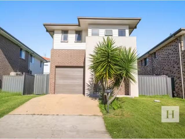 Deal! 4 BR 18 Satinash Drive, Hamlyn Terrace House for rent L.