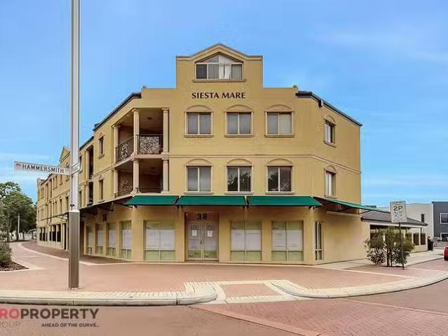Nice 4 BR 19/38 Grand Boulevard, Joondalup, WA 6027