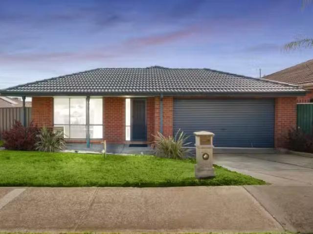 Unique 4 BR 19 Nirringa Drive, Hampton Park VIC 3976 House F.