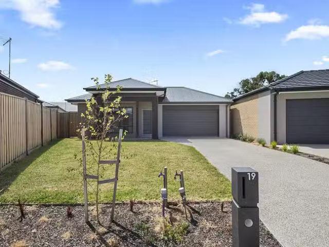 Charming 4 BR 19 Sonata Way, Junction Village, VIC 3977