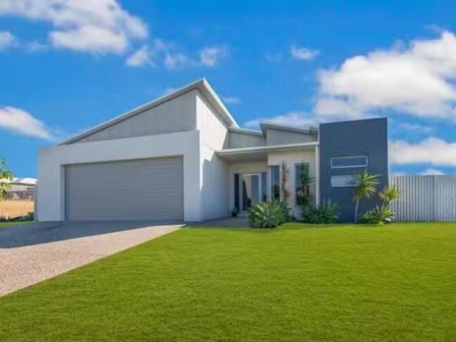 Just in! 4 BR 1 Baird Court, Bushland Beach, QLD 4818