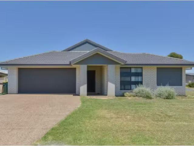 Just in! 4 BR 1 Drakeford Street, TAMWORTH House for rent Lis.