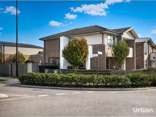 For Rent! 4 BR 1 Parkway Drive, Marsden Park Townhouse for ren.