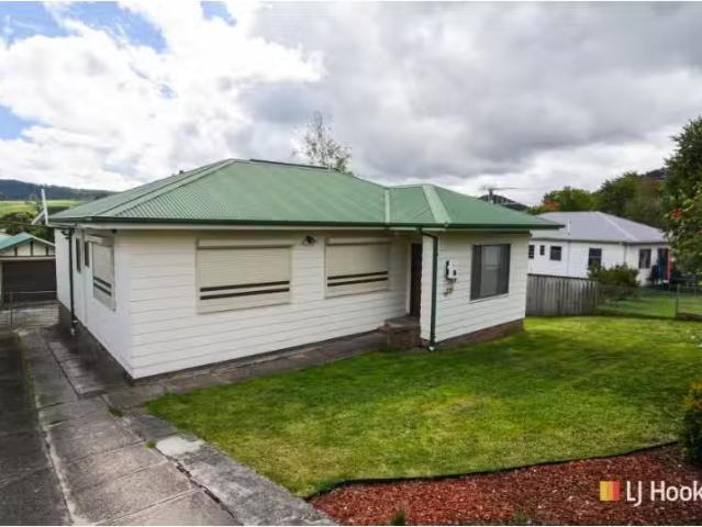 Nice 4 BR 1 Stewart Street, Lithgow House for rent Listed by.
