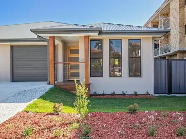 Unique 4 BR 2/17 Elcata Avenue, Bellara, QLD 4507