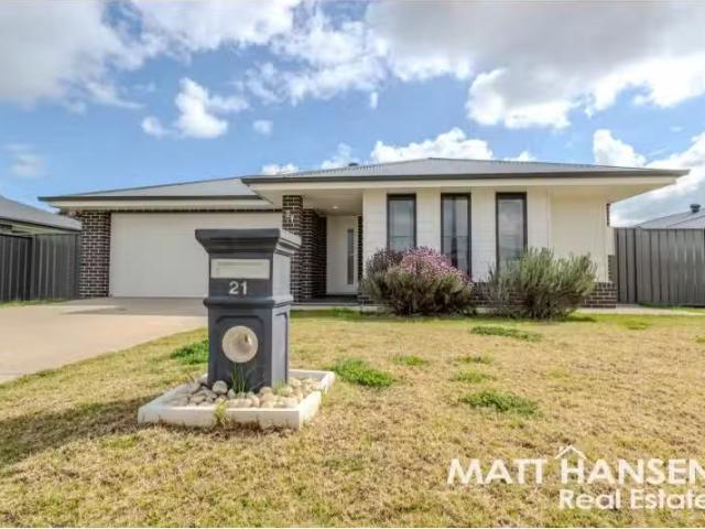 For Rent! 4 BR 21 Peel Place, DUBBO House for rent Listed by.
