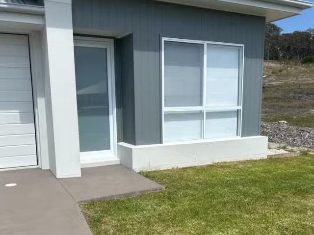 Rental! 4 BR 2/25 Rosedale Avenue, South West Rocks, NSW 2431.