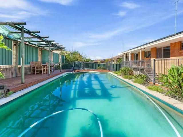 Nice 4 BR 22A Crestgarden Street, MACGREGOR, QLD 4109 House.