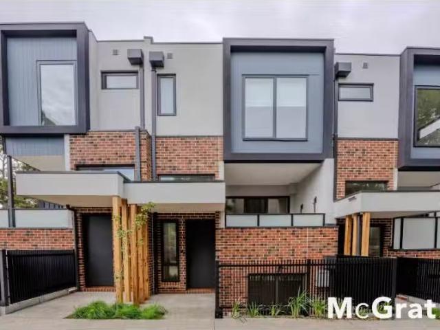 Cozy 4 BR 2/33 Darebin Street, Heidelberg Townhouse for rent.