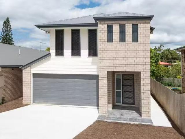 Nice 4 BR 23 Hemmant Tingalpa Road, HEMMANT, QLD 4174 House.