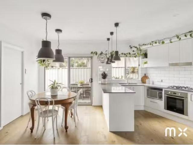 Cheap 4 BR 23 Seddon Street, Figtree House for rent Listed by.