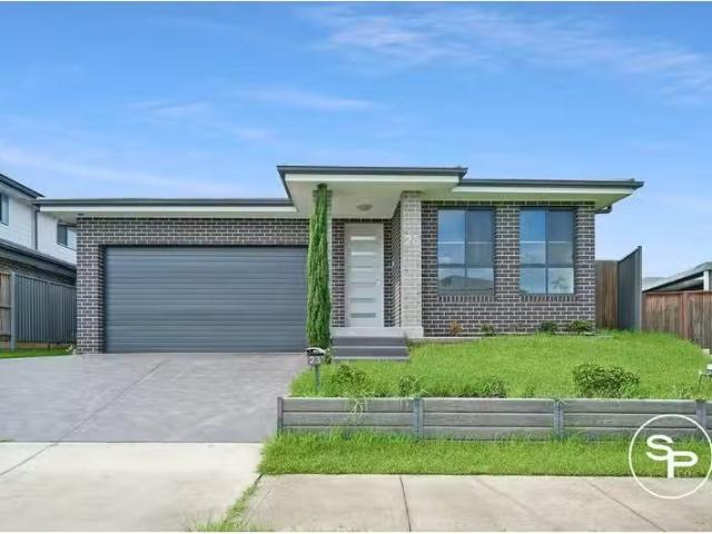 Deal! 4 BR 23a Fleece Loop, Oran Park House for rent Listed b.