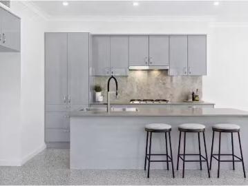 Cozy 4 BR 2/479 Vulture Street, East Brisbane Townhouse for re.