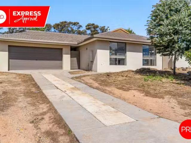 Cozy 4 BR 27 Nabilla Crescent, Strathdale, VIC 3550