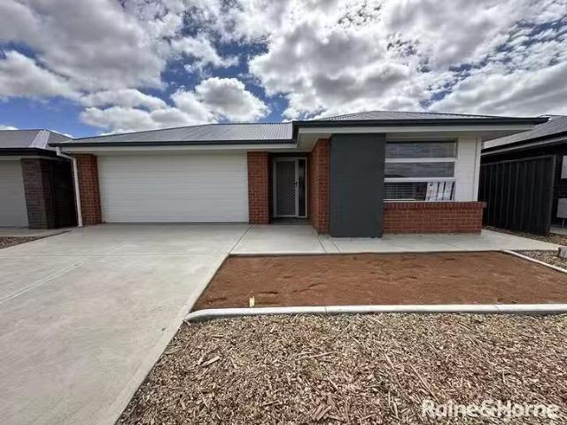 Unique 4 BR 28 Goderich Street, Munno Para Downs, SA 5115
