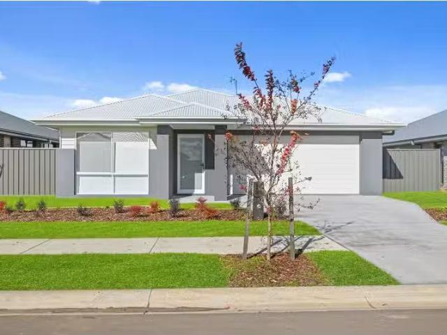 Nice 4 BR 28 Flourish Way, BELLBIRD House for rent Listed by.