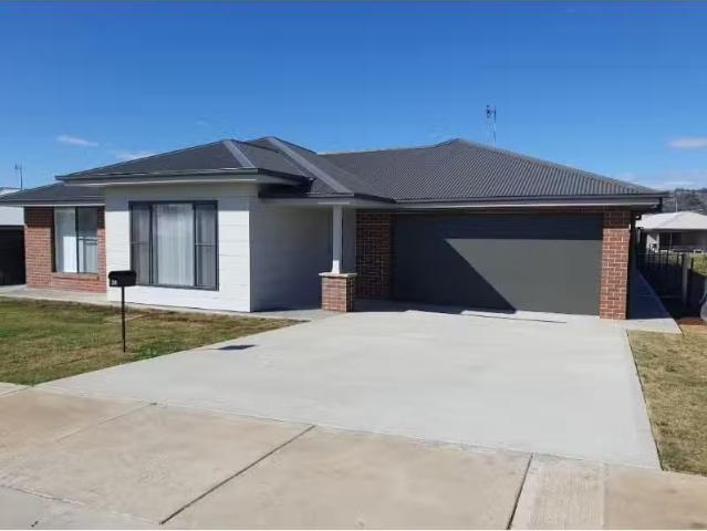 New 4 BR 28 Kestral Street, TAMWORTH House for rent Listed by.
