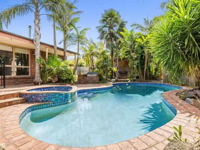 Charming 4 BR 2 Rosalie Court, Wantirna South, VIC 3152