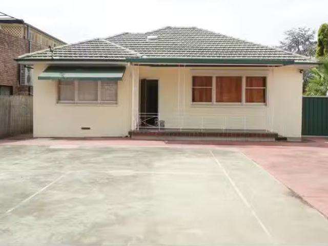 Unique 4 BR 309 Elizabeth Drive, Mount Pritchard House for ren.